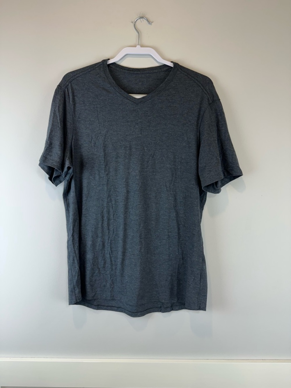 Lululemon Men’s Gray 5 Year Basic V Neck Athletic Athleisure Tee Shirt Large